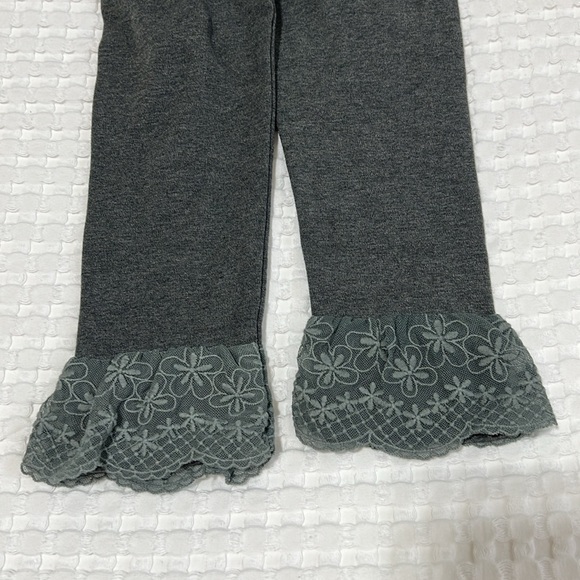 Little Girls Gray Bow Floral Lace Trim Leggings/Pants - Picture 5 of 8